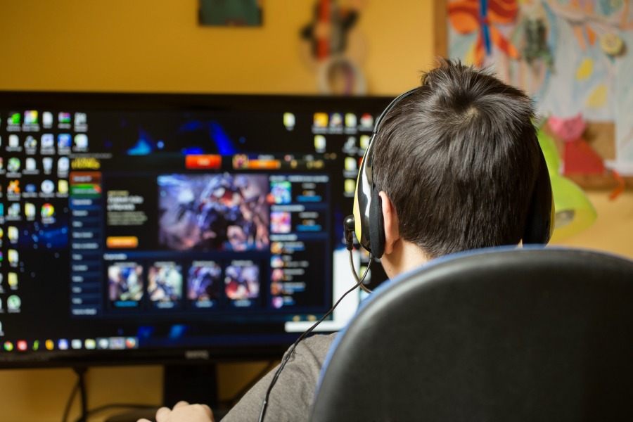 Dealing with your online gaming teen